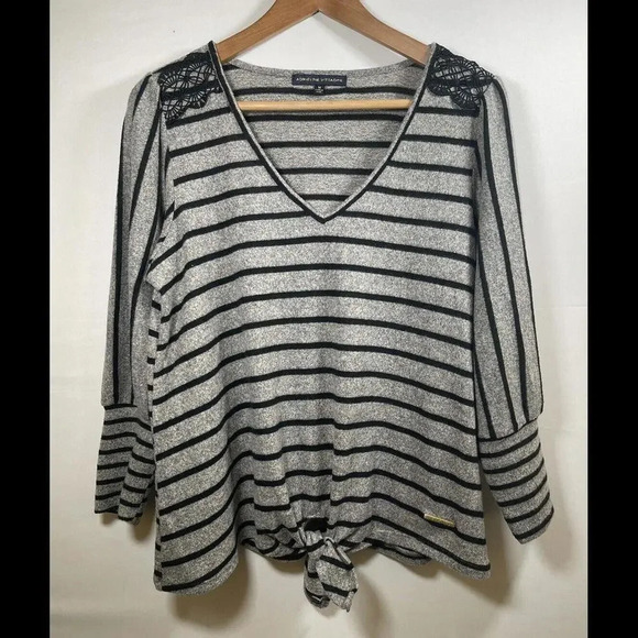 Adrienne Vittadini Sweaters - Women’s Adrienne Vittadini V-neck Gray Striped Sweater, Lace Accent, Size Medium